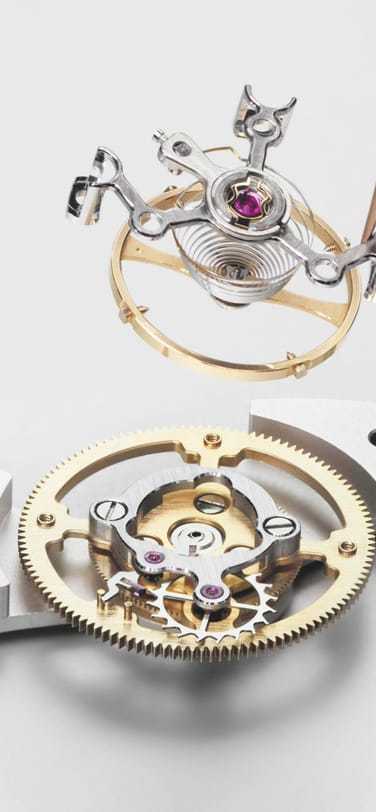 The early steps of the 51900 calibre being assembled