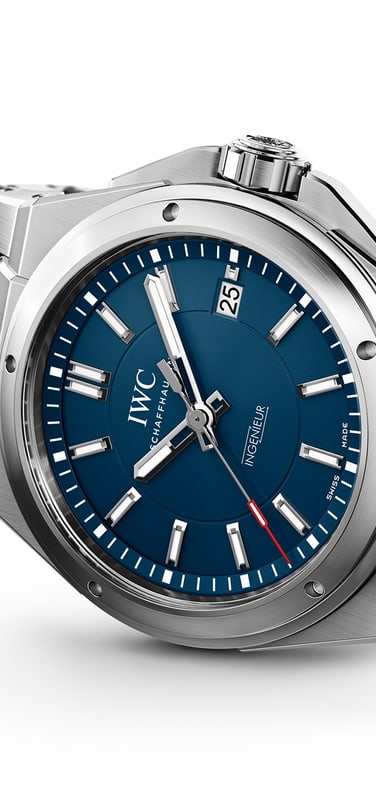 The new Ingenieur Automatic, Ref. 3239, was the first Ingenieur to feature a crown guard, protecting the crown against impacts and unintentional adjustments.