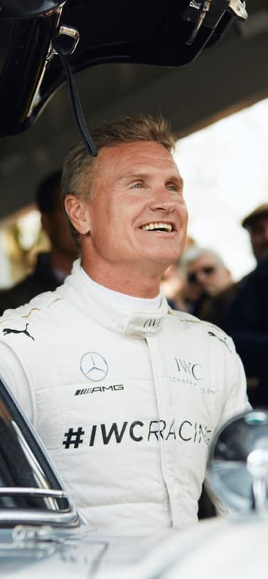 David Coulthard a punto de ponerse al volante del Mercedes-Benz SL 300 Gullwing.