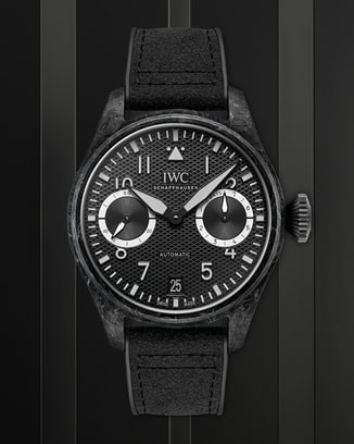 The Big Pilot’s Watch AMG G 63 Ref. IW506201 features a case made of a specialized ceramic matrix composite (CMC) developed with the DLR