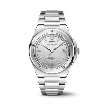 IWCは、「インヂュニア・オートマティック 40」の特別モデルを通じて、ジェラルド・ジェンタの「インヂュニアSL」誕生50周年を記念します。1970年代のRef. 1832の希少なバリエーションからインスピレーションを得た、サテン仕上げのシルバーメッキ文字盤が、このモデルに特別な個性を与えています。